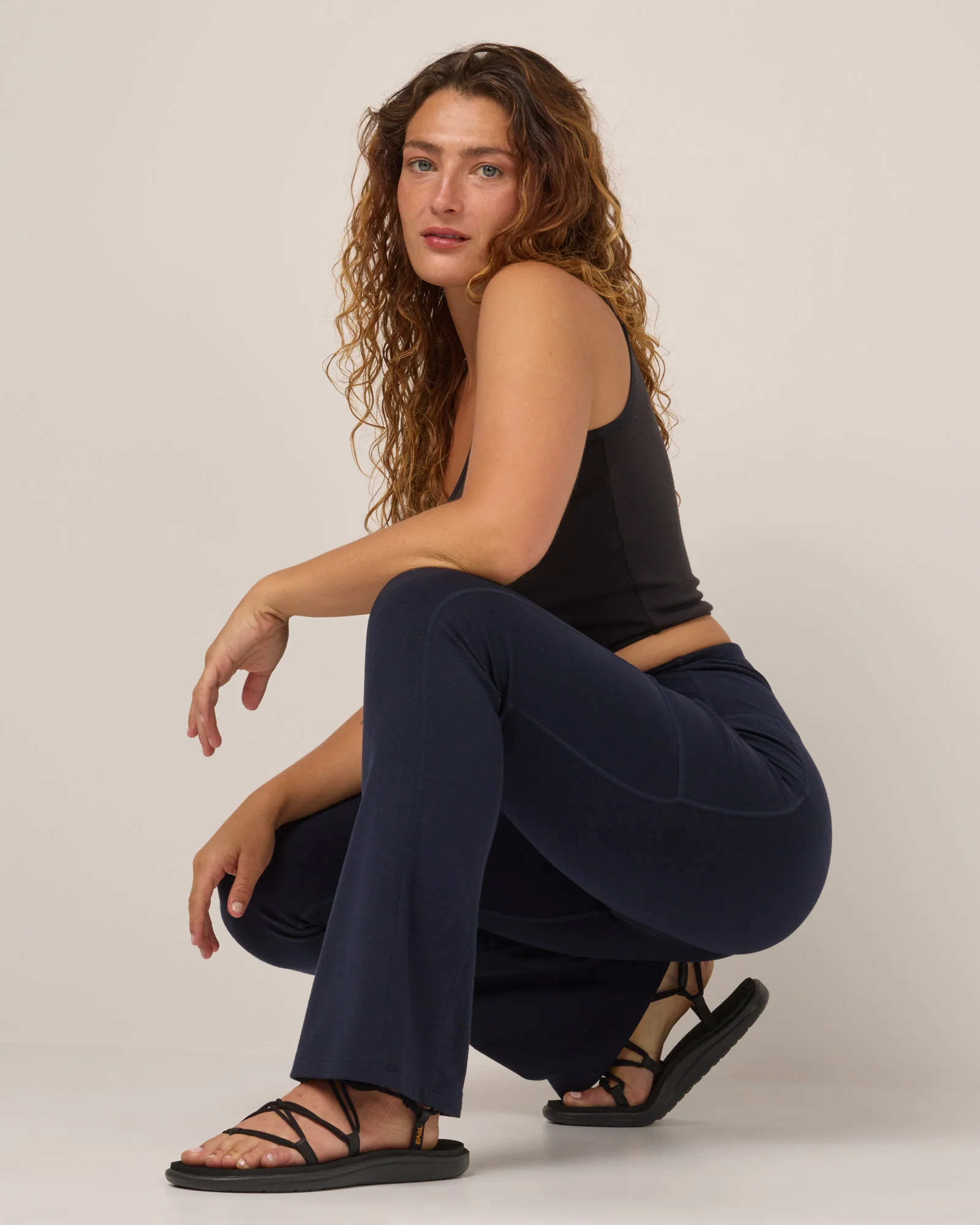 Summit Straight Cut Pocket Legging - Image 2